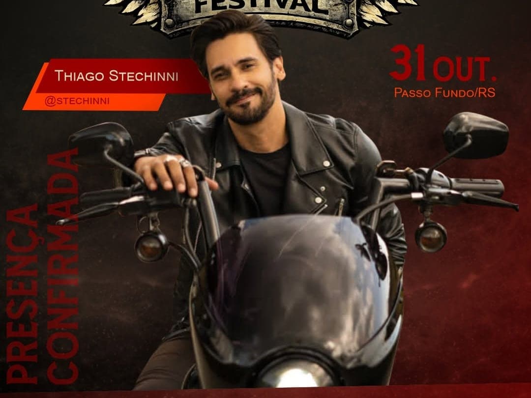 Card oficial do festival com Thiago Stechinni ao lado de uma moto